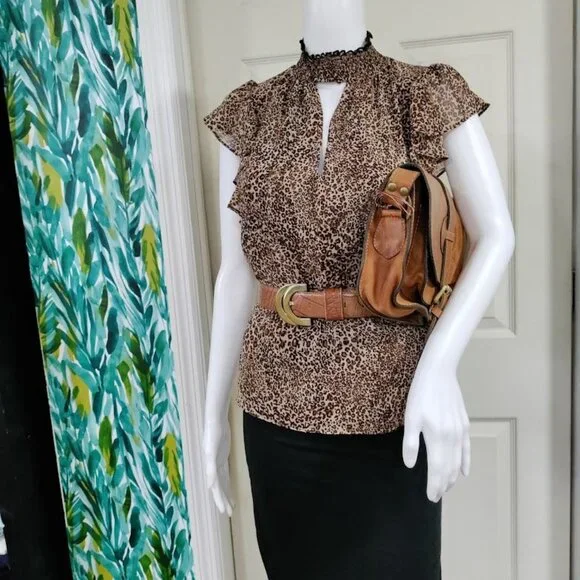 NWT 1State Cheetah Whimsy Blouse Top Short Fairy Sleeve VNeck Choker Style Small - Picture 14 of 14